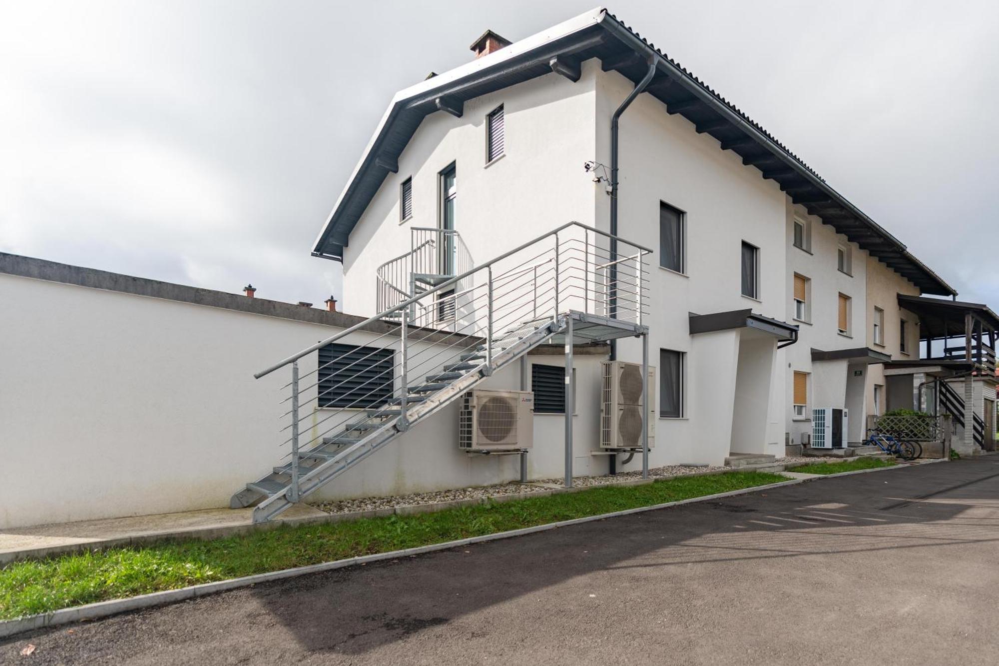 Black & White Apartments Rozna Dolina Ljubljana Buitenkant foto